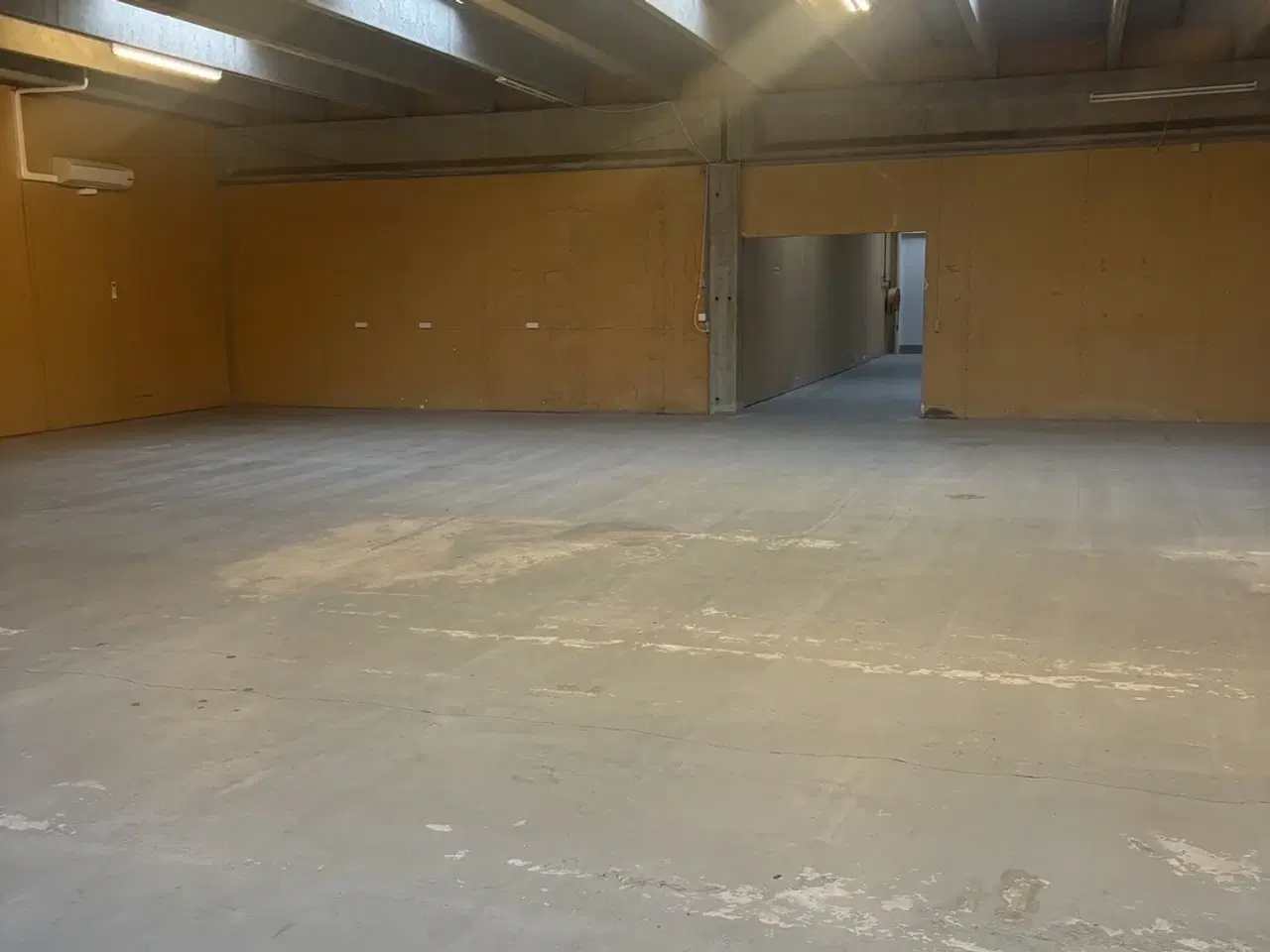 Billede 2 - Super velbeliggende lager med kontor