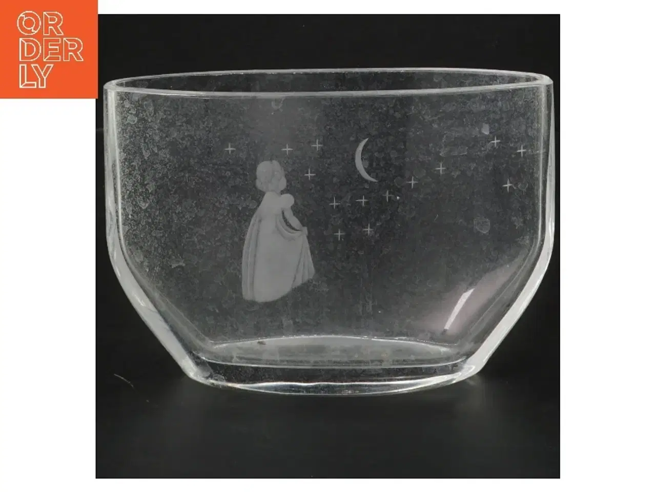 Billede 1 - Glasvase med graveret motiv (str. 16x11 cm)