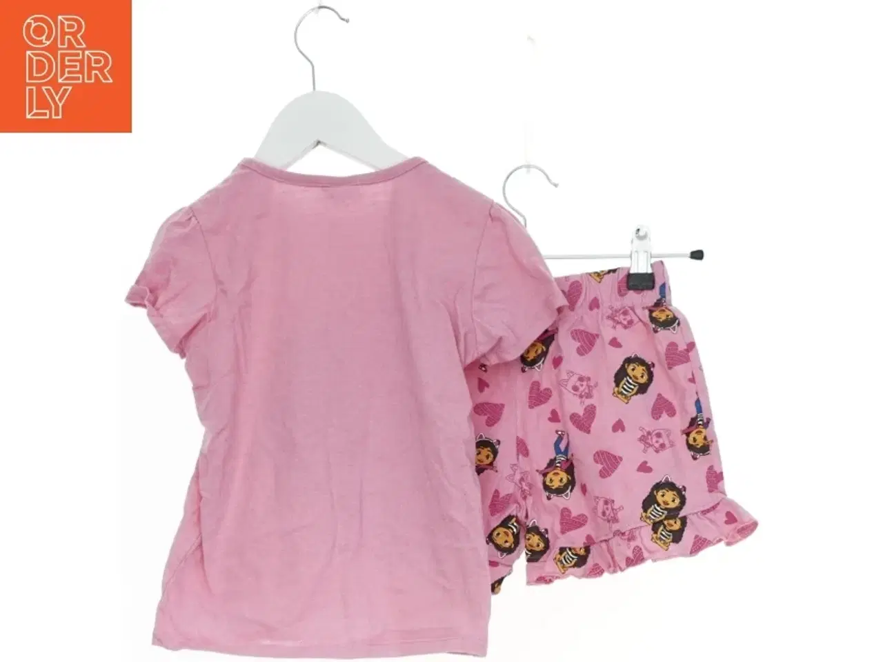 Billede 2 - Gabby&#39;s Dollhouse T-shirt og shorts sæt fra Gabbys Dollhouse (str. 110)