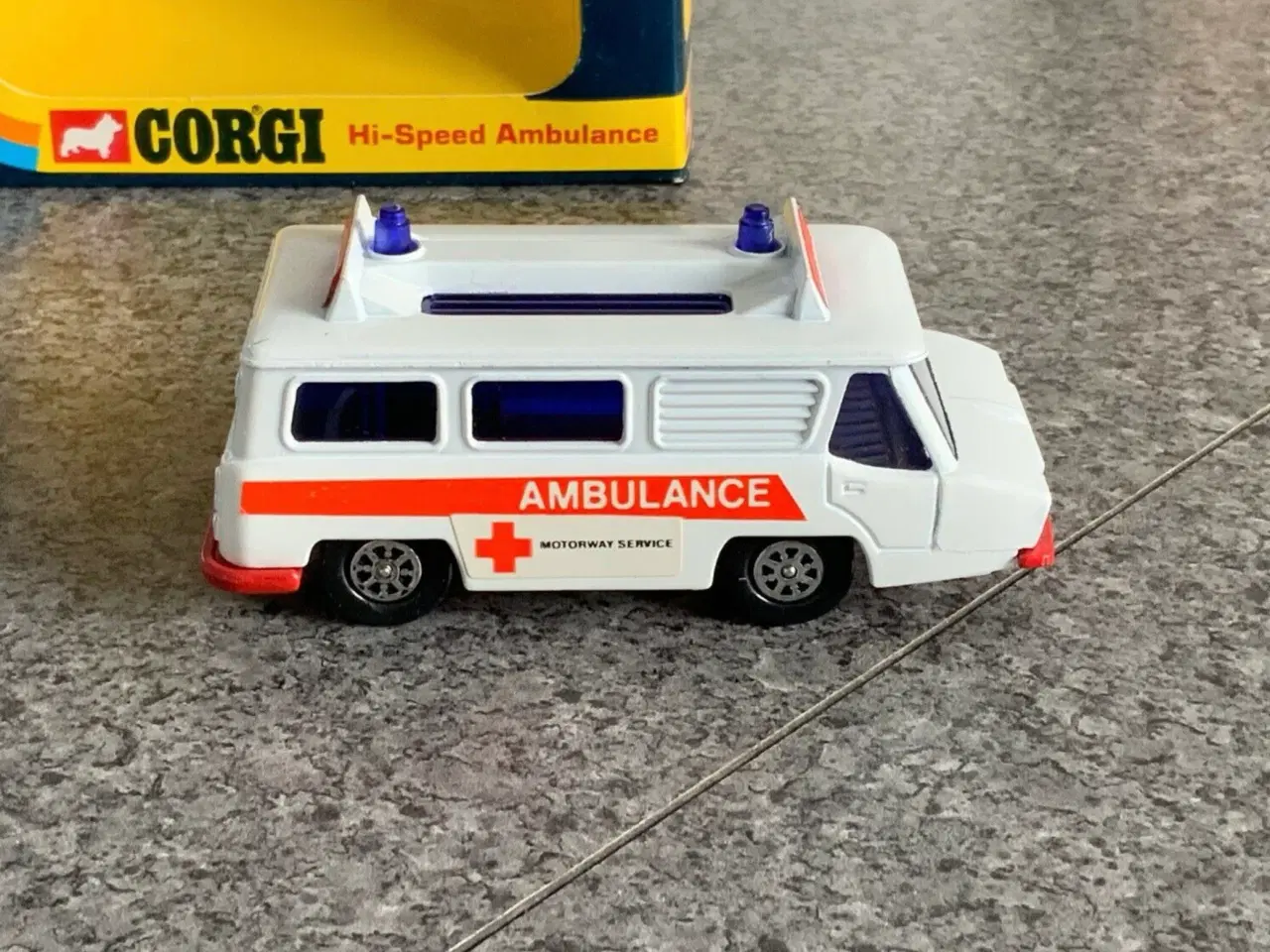 Billede 3 - Corgi Toys No. 700 Hi-Speed Ambulance, scale 1:36