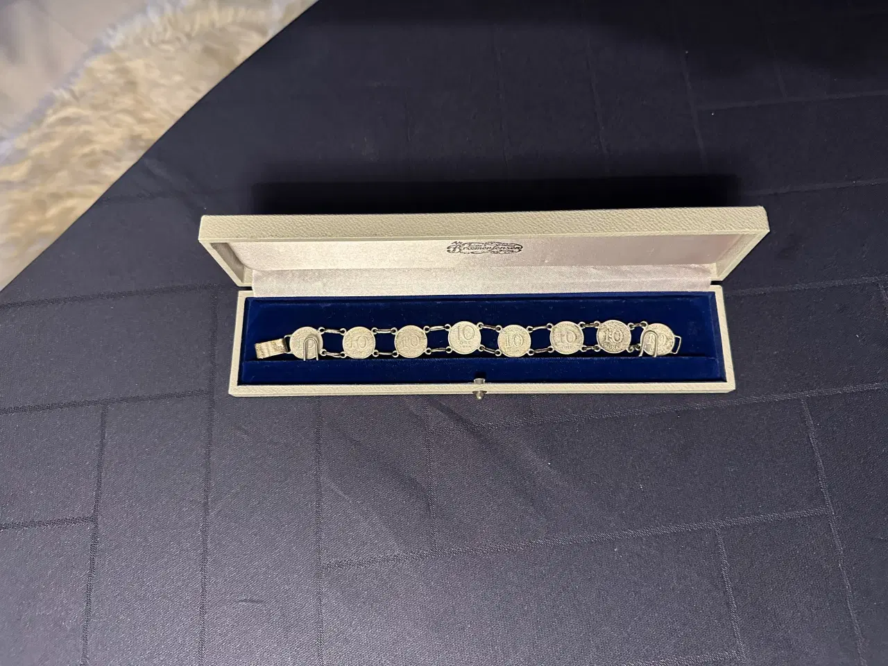 Billede 1 - Unikt sølv armbånd med gamle svenske 10 øres sølv