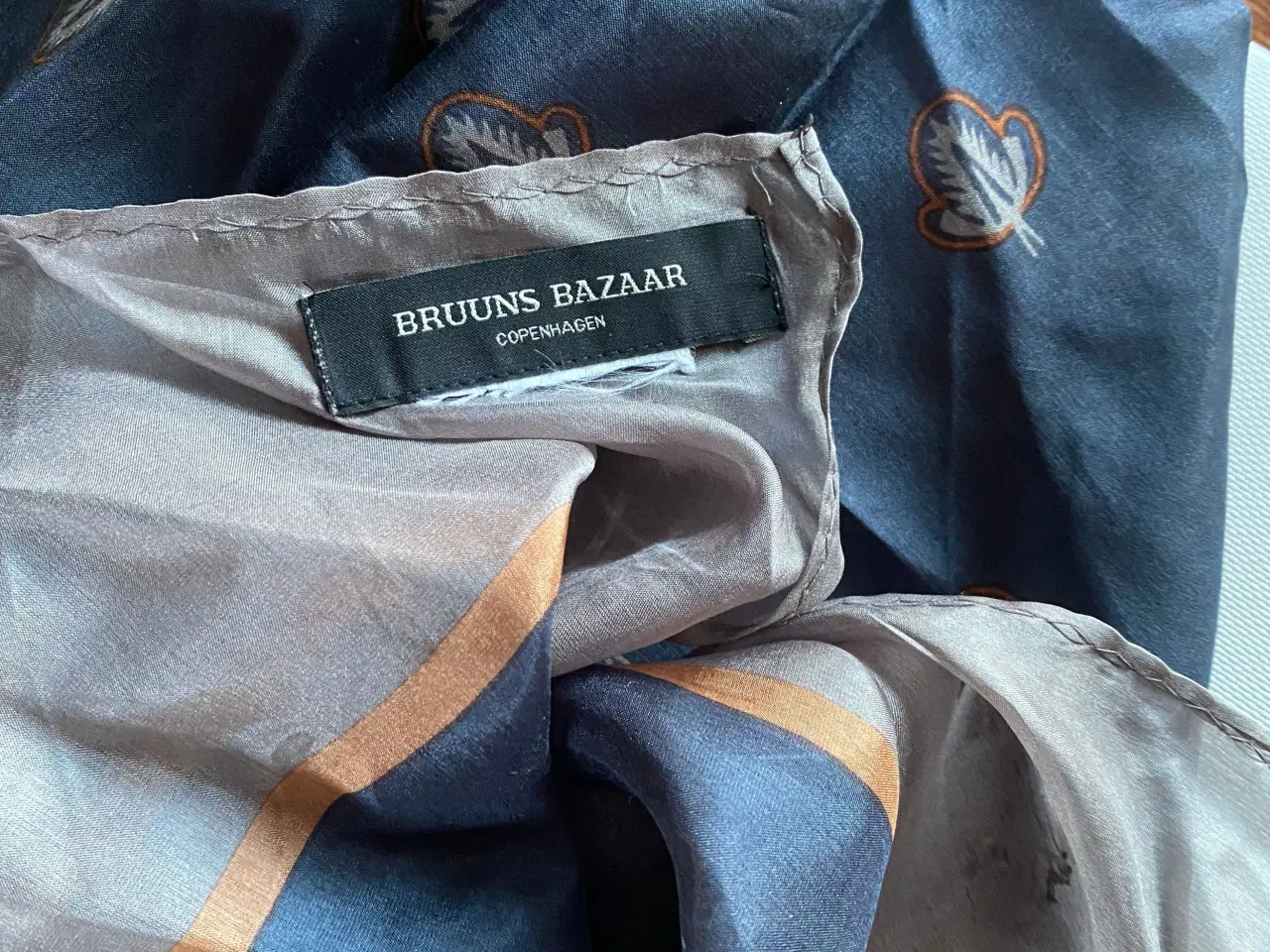 Billede 2 - Bruuns Bazaar tørklæde