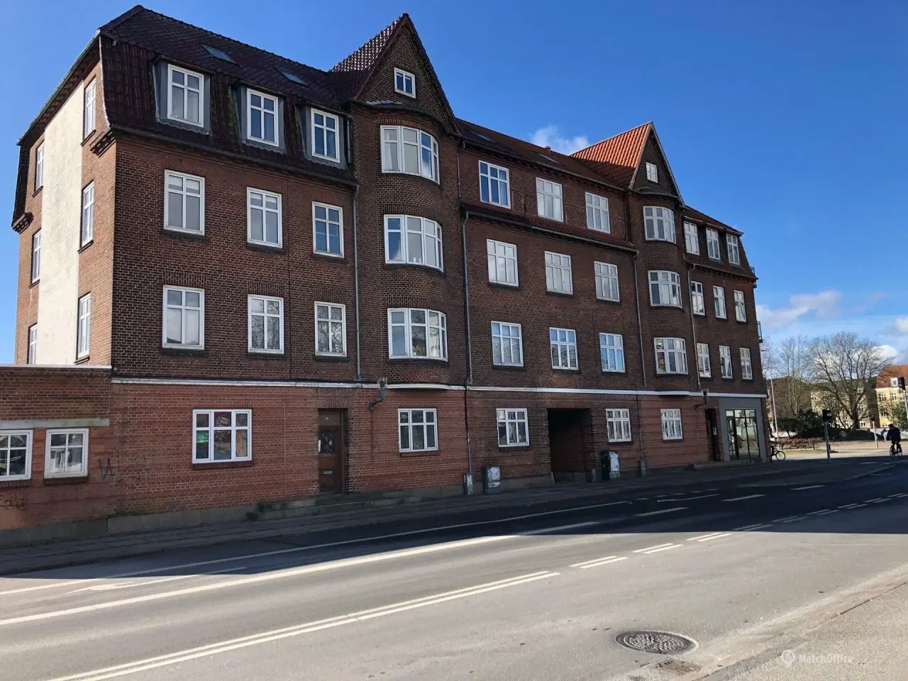 Billede 1 - Stort lokale med god synlighed