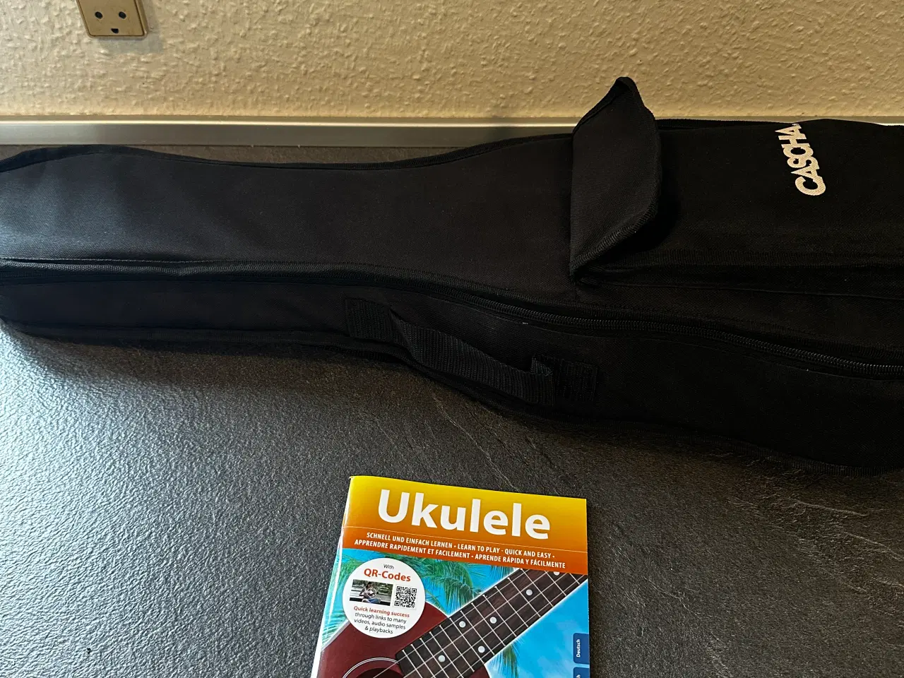 Billede 2 - Cascha Mahogni Ukulele med tilbehør