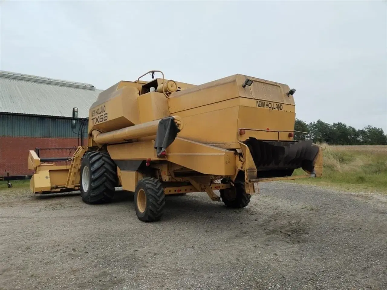 Billede 4 - New Holland TX 66 SLH årg. 1996, 3258 høsttimer og 4333 motortimer, selvoprettende soldkasse, 20 fods bord, stor tankoverbygning, maskinen er løbende serviceret