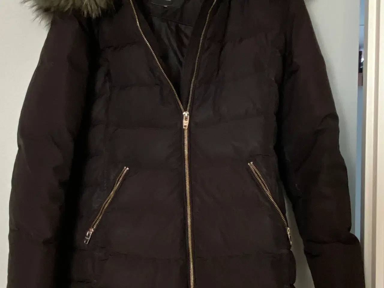 Billede 1 - Varm dunjakke fra Rockandblue med ægte vaskebjørn 