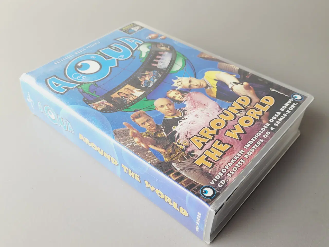 Billede 3 - ⭐️: Aqua – Around the World (VHS + CD + Samlekort)