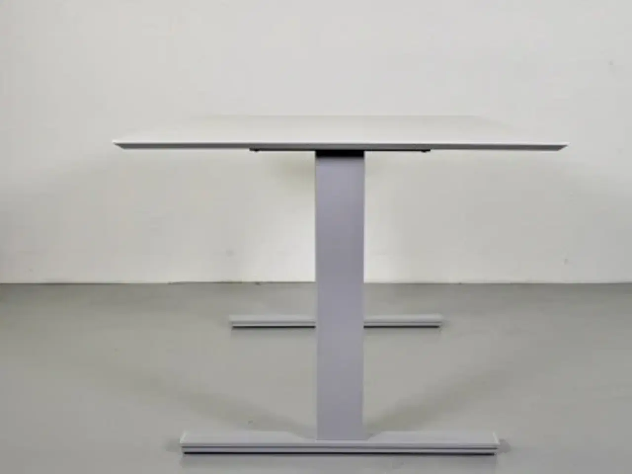 Billede 8 - Konferencebord med hvid plade og grå stel