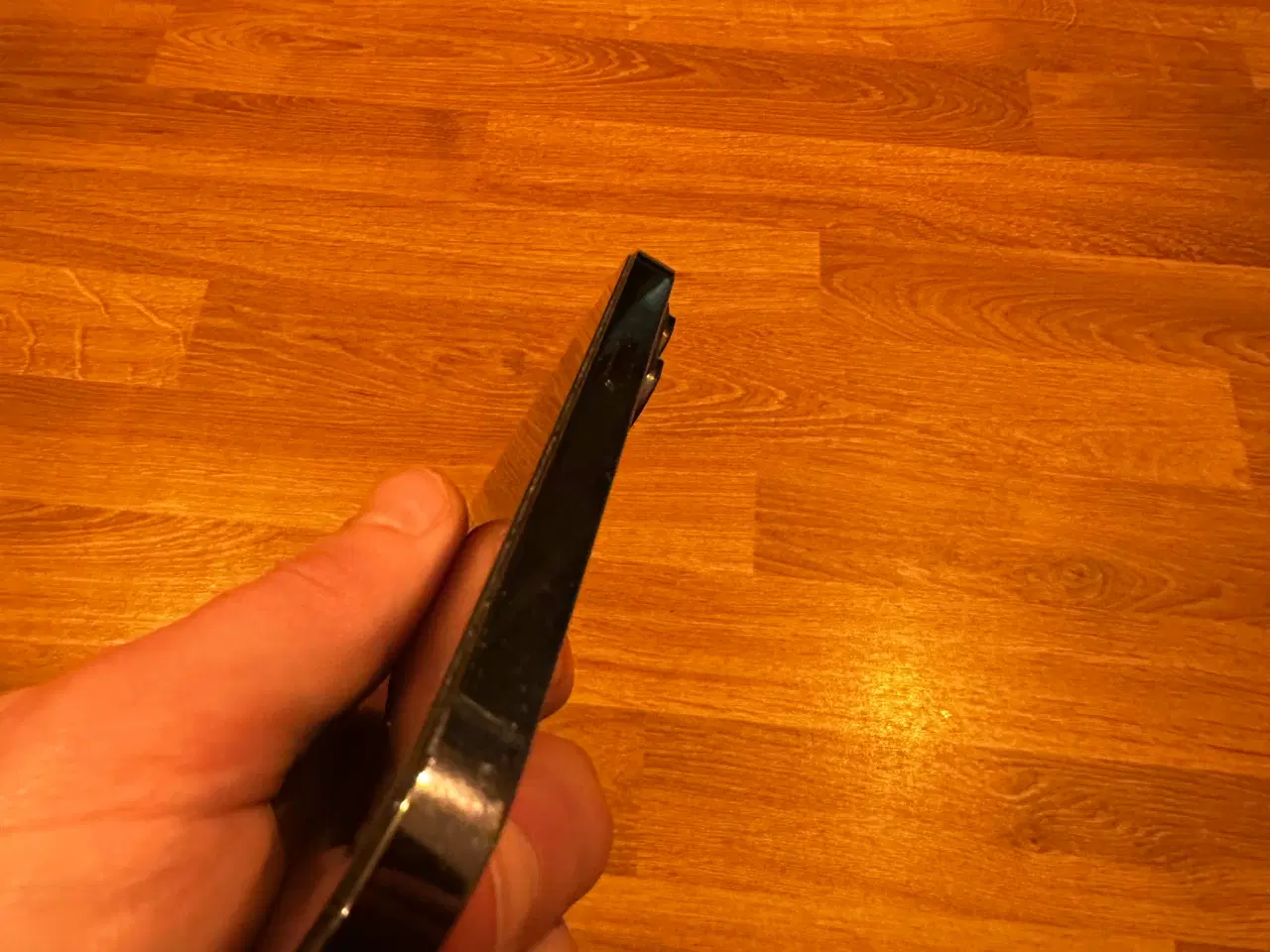 Billede 6 - iPhone 14 Pro 256 GB bagsiden defekt 