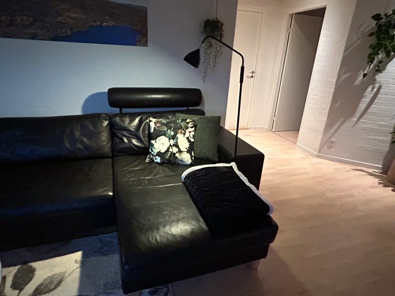Billede 7 - Chaiselong hjørnesofa, Sort læder, Funktion design