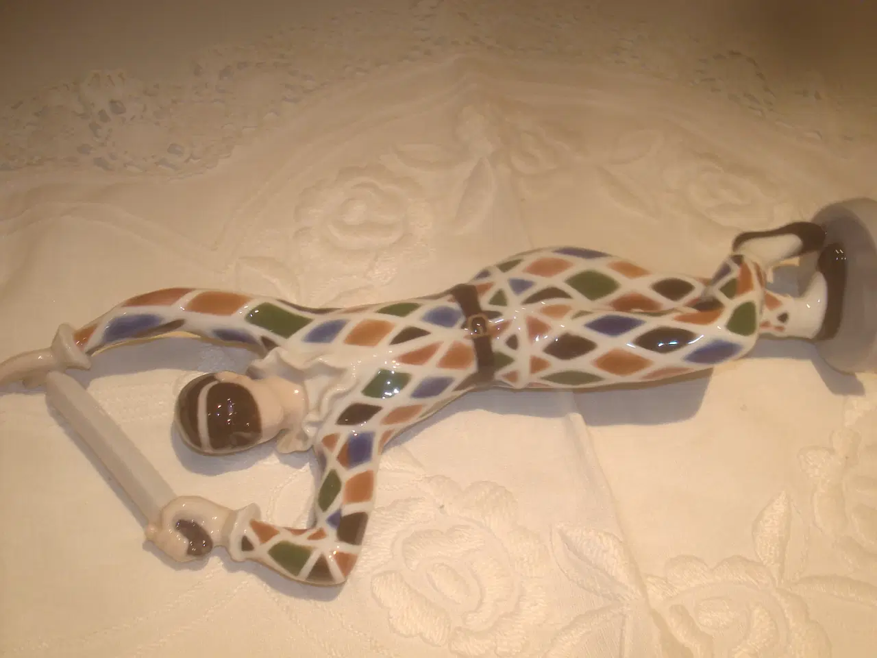 Billede 3 - KGL HARLEKIN nr 2354, 26 cm høj, PERFEKT