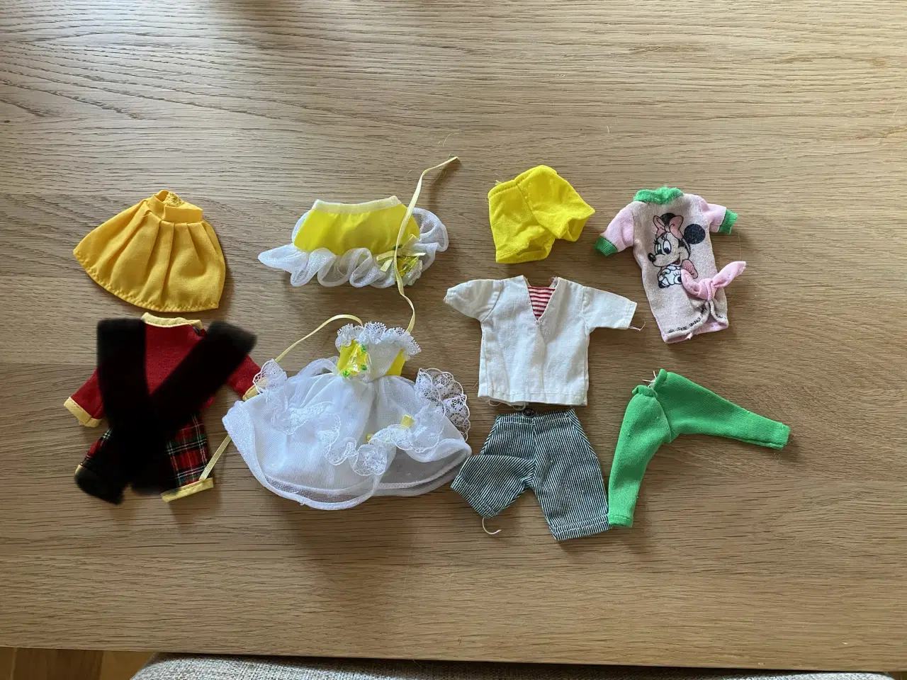 Billede 16 - Barbie dukker med tøj