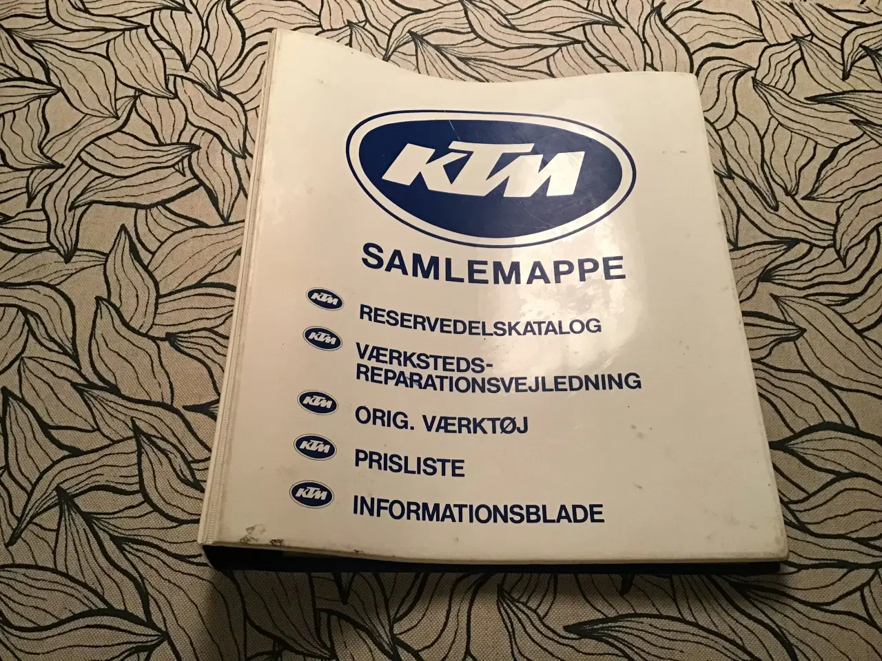 Billede 1 - K t m  knallertbog gammel fra Knallertbutik 