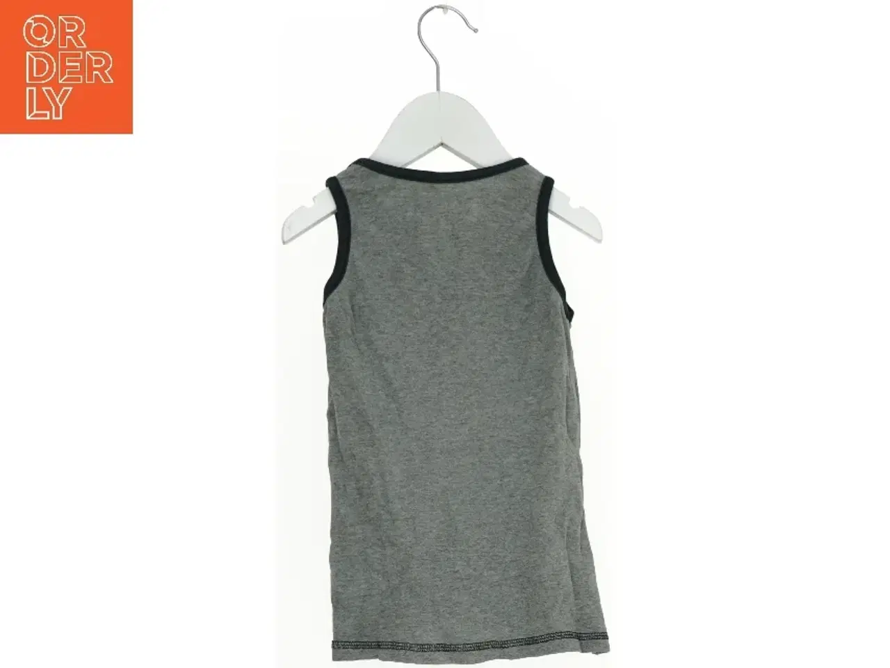 Billede 2 - Grå tanktop med print fra Mads & Mette (str. 104)