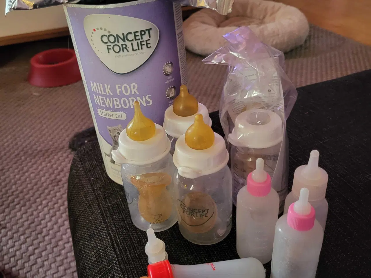 Billede 1 - 2×mælke erstatning  +7-8 sutteflasker f