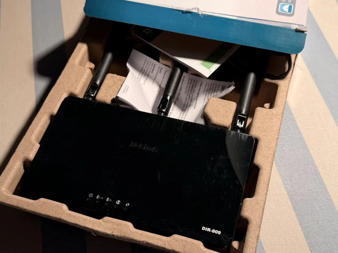 Billede 3 - Trådløs  D-Link- AC750 dual band-router 