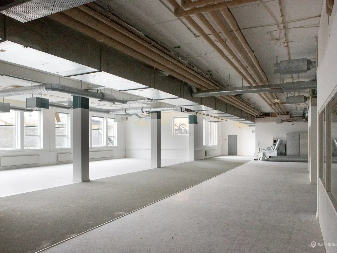 Billede 4 - Veleksponeret og markant kontorlejemål med højt til loftet ved ydre Ringvej