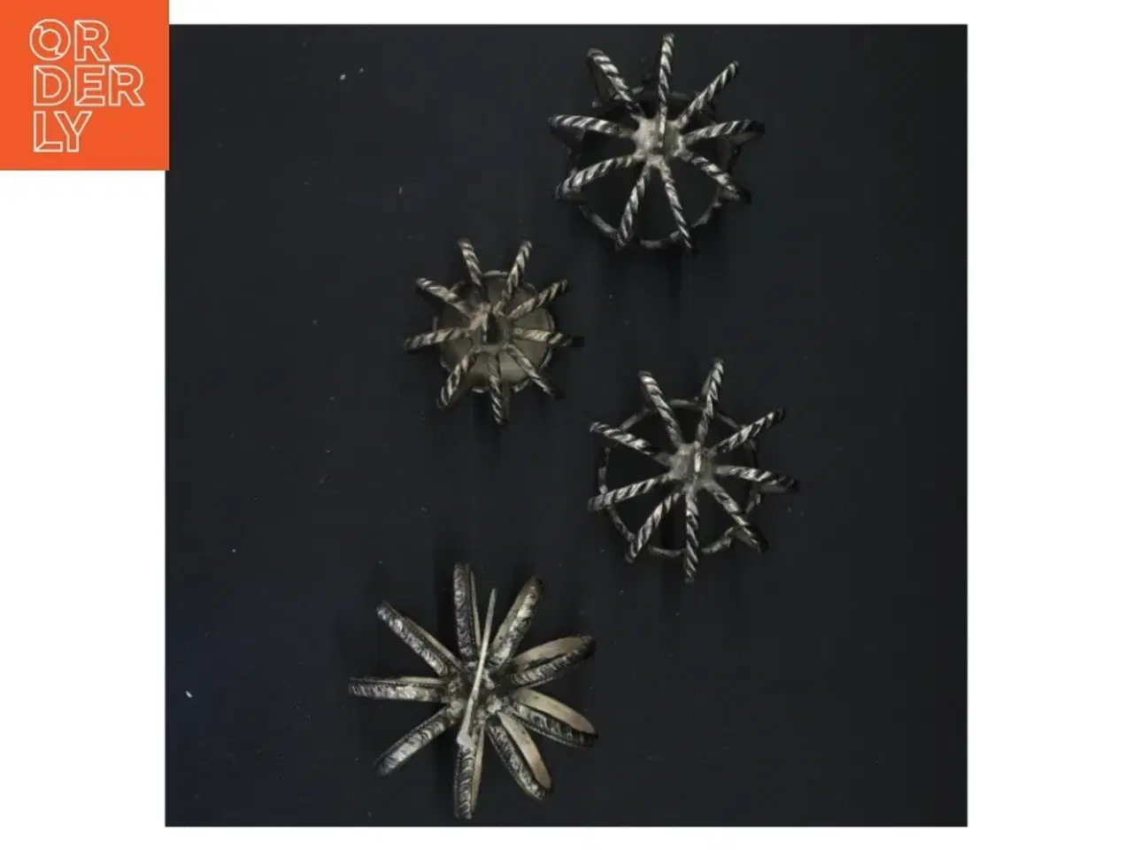 Billede 2 - Et parti dekorative kroner og æble (str. 9x9 cm)