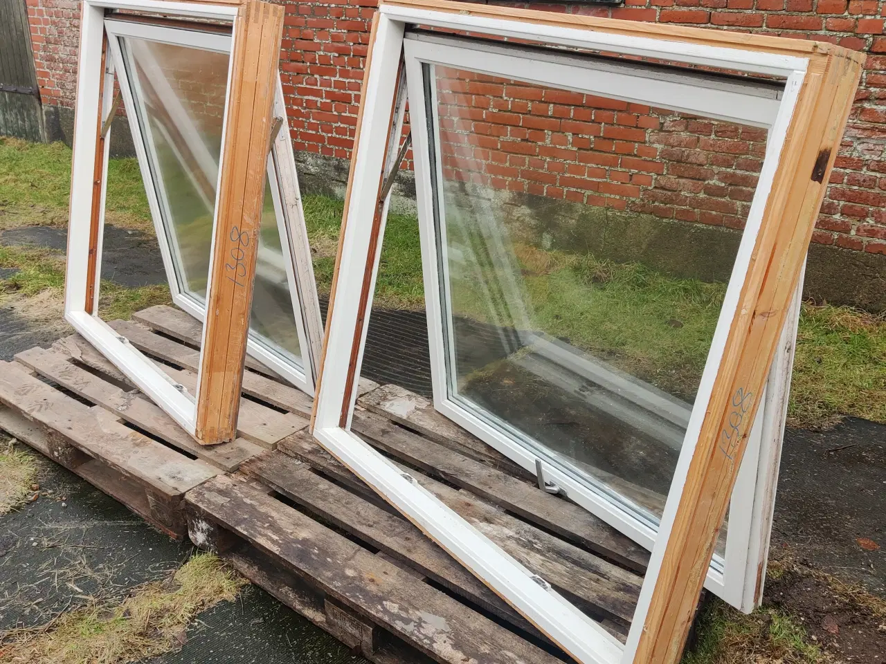Billede 8 - 2 Stk. træ vinduer