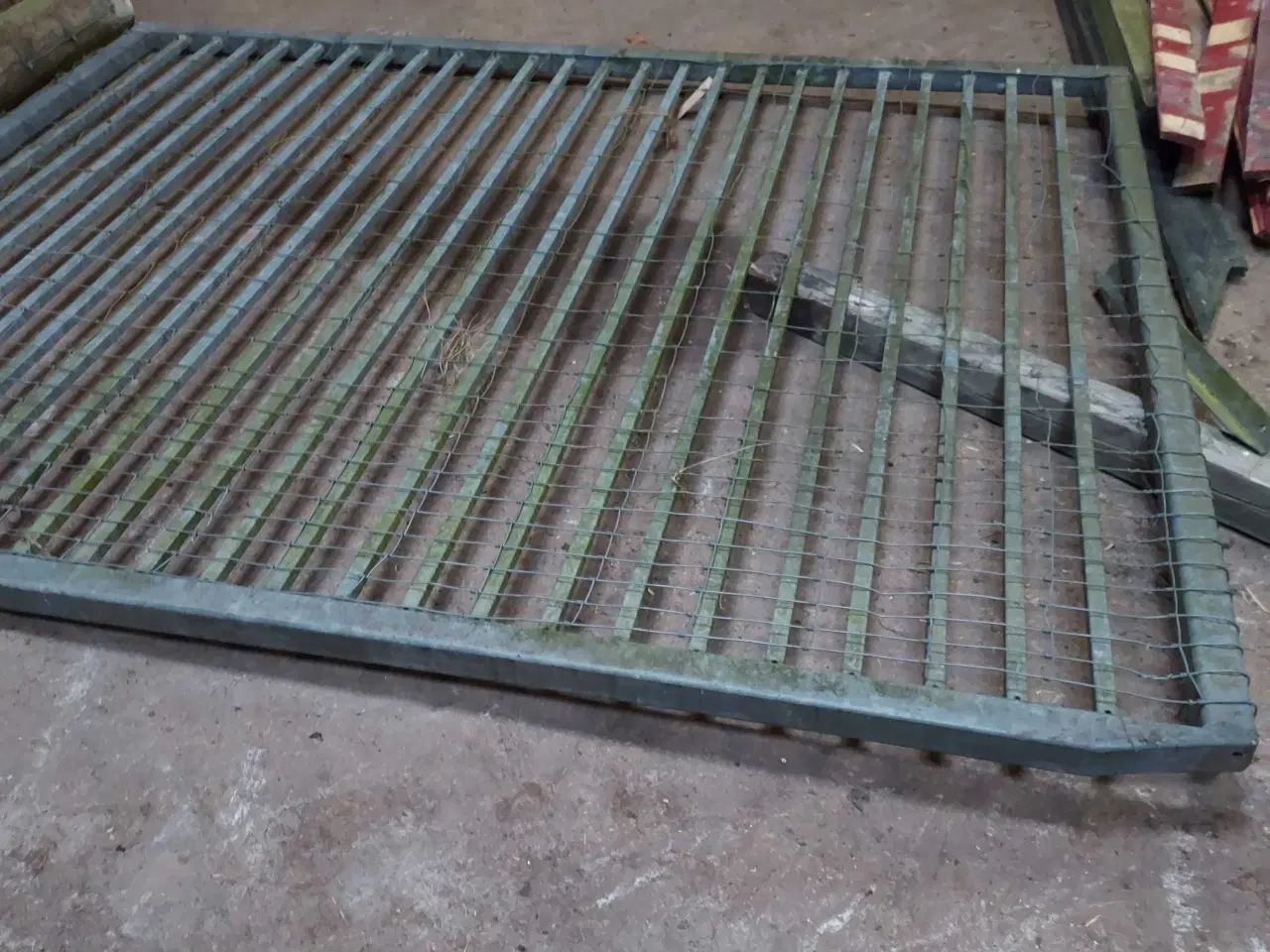 Billede 1 - Tremme låge