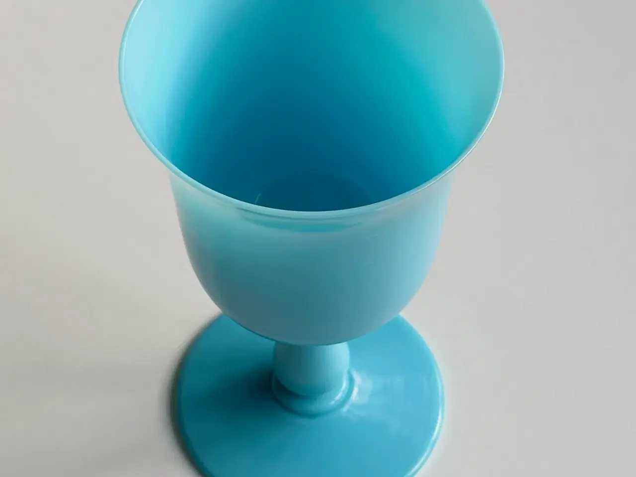 Billede 4 - Vinglas, turkis opalineglas, kraftig