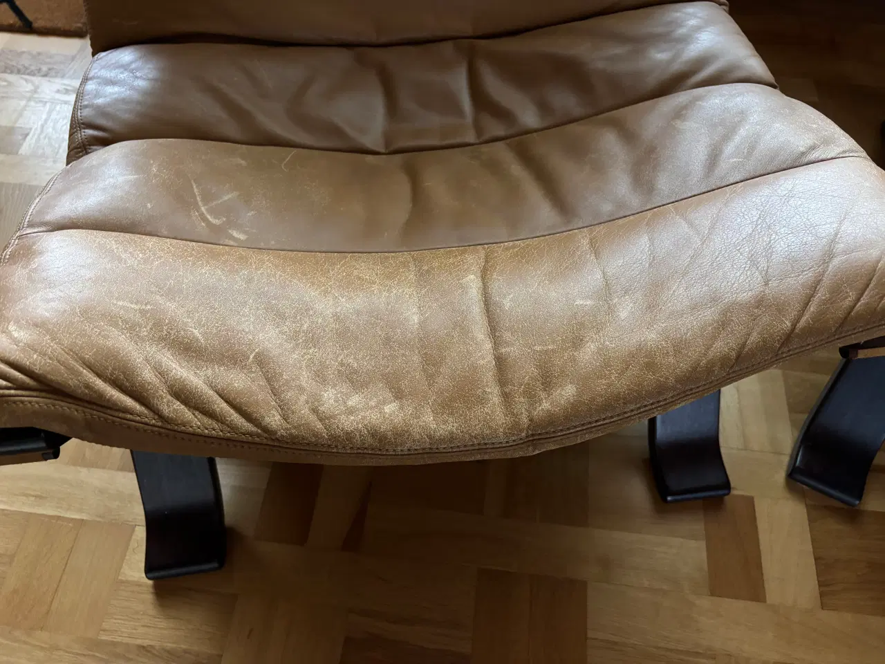 Billede 3 - 2 lænestole i tidsløst læderdesign med patina