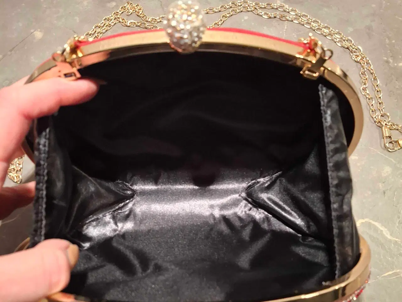 Billede 4 - Taske med påfugl I rhinsten