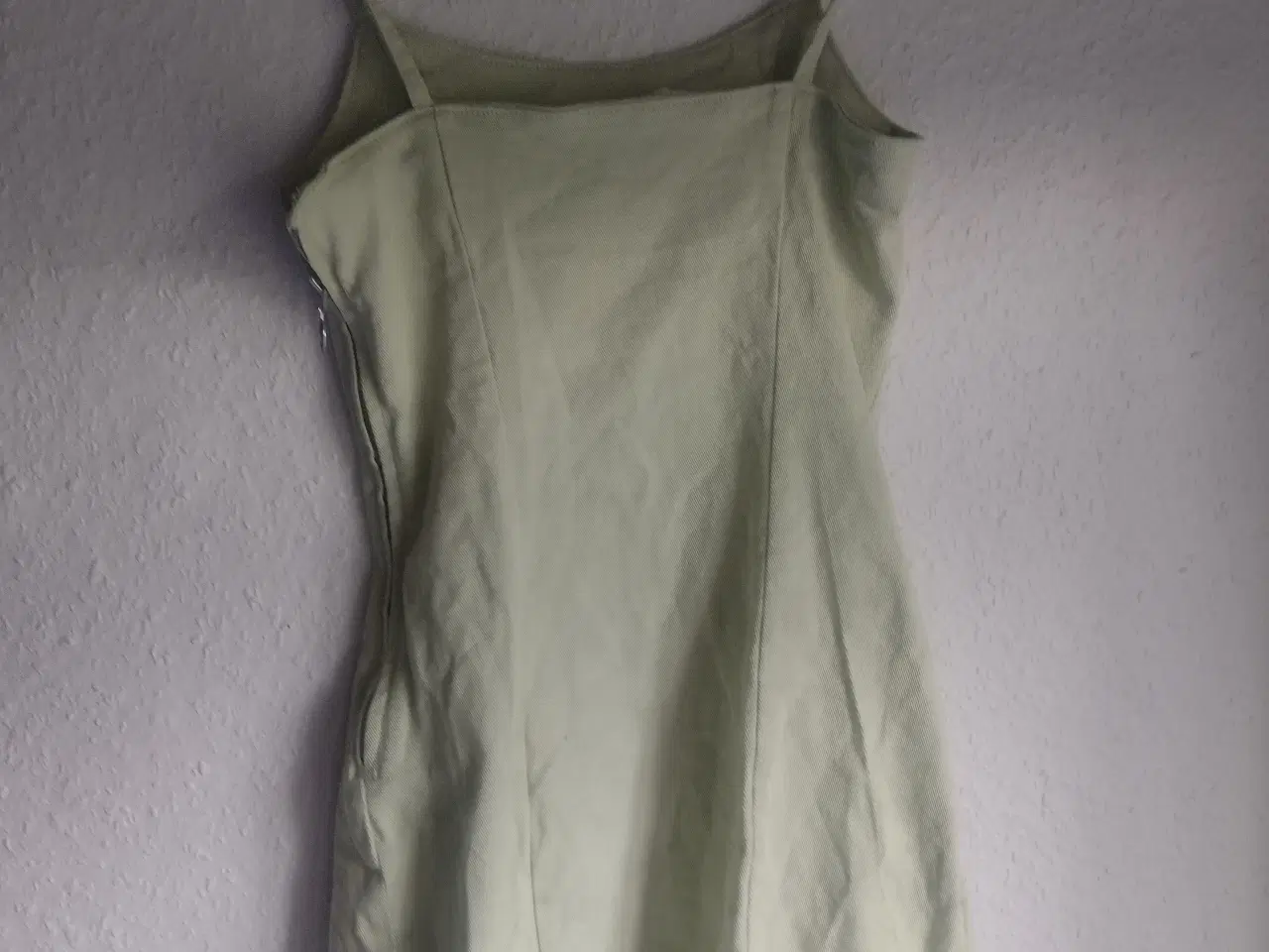 Billede 3 - Grøn kjole med lynlås str 36