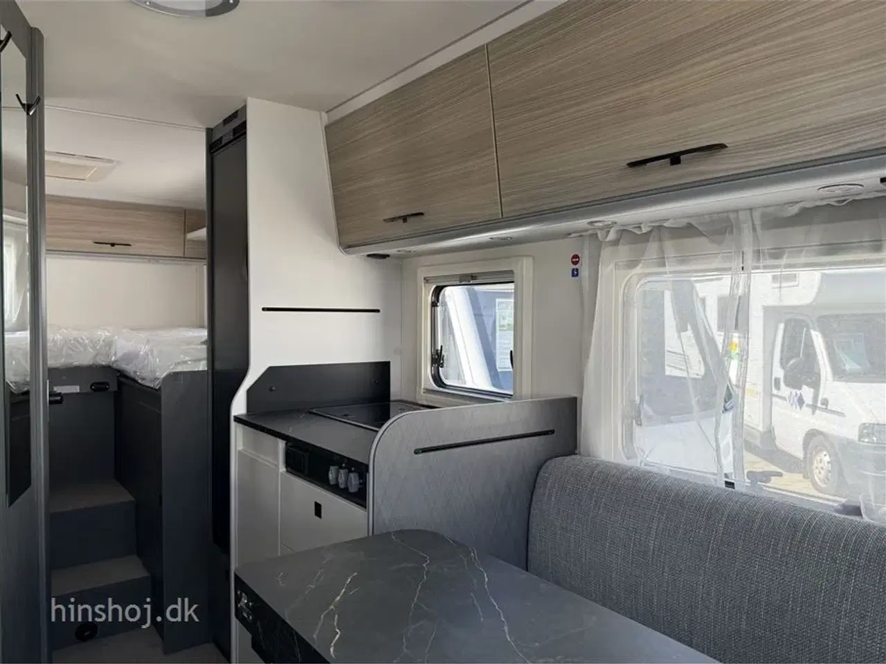 Billede 33 - 2026 - Etrusco V 6.8 SCF Scandic Edition Aut.   2026 Etrusco V 6.8 SCF Scandic Edition med Automatgear fra Hinshøj Caravan.