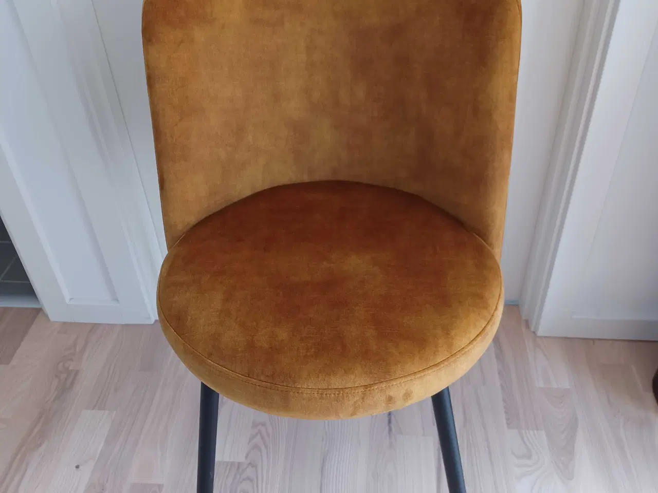 Billede 1 - Stol i flot velour stof