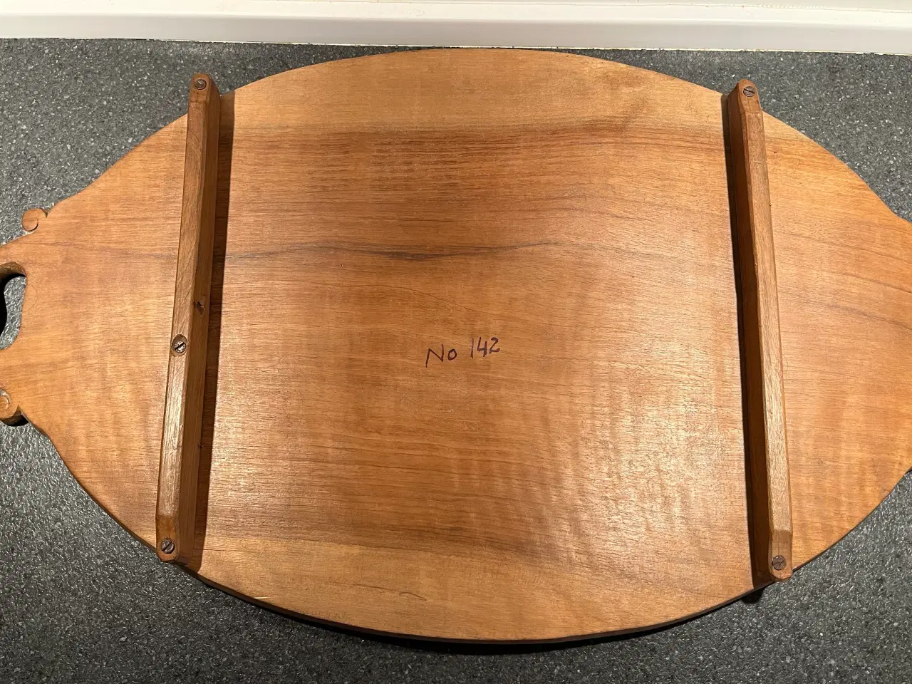 Billede 2 - Antik træbakke ovalt med udskåret kant No. 142