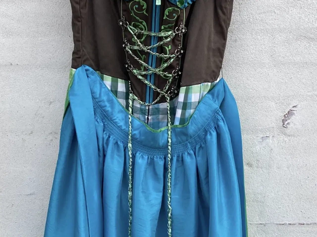 Billede 1 - Dirndl “tyrolerkjole” original bayrisk,incl. bluse