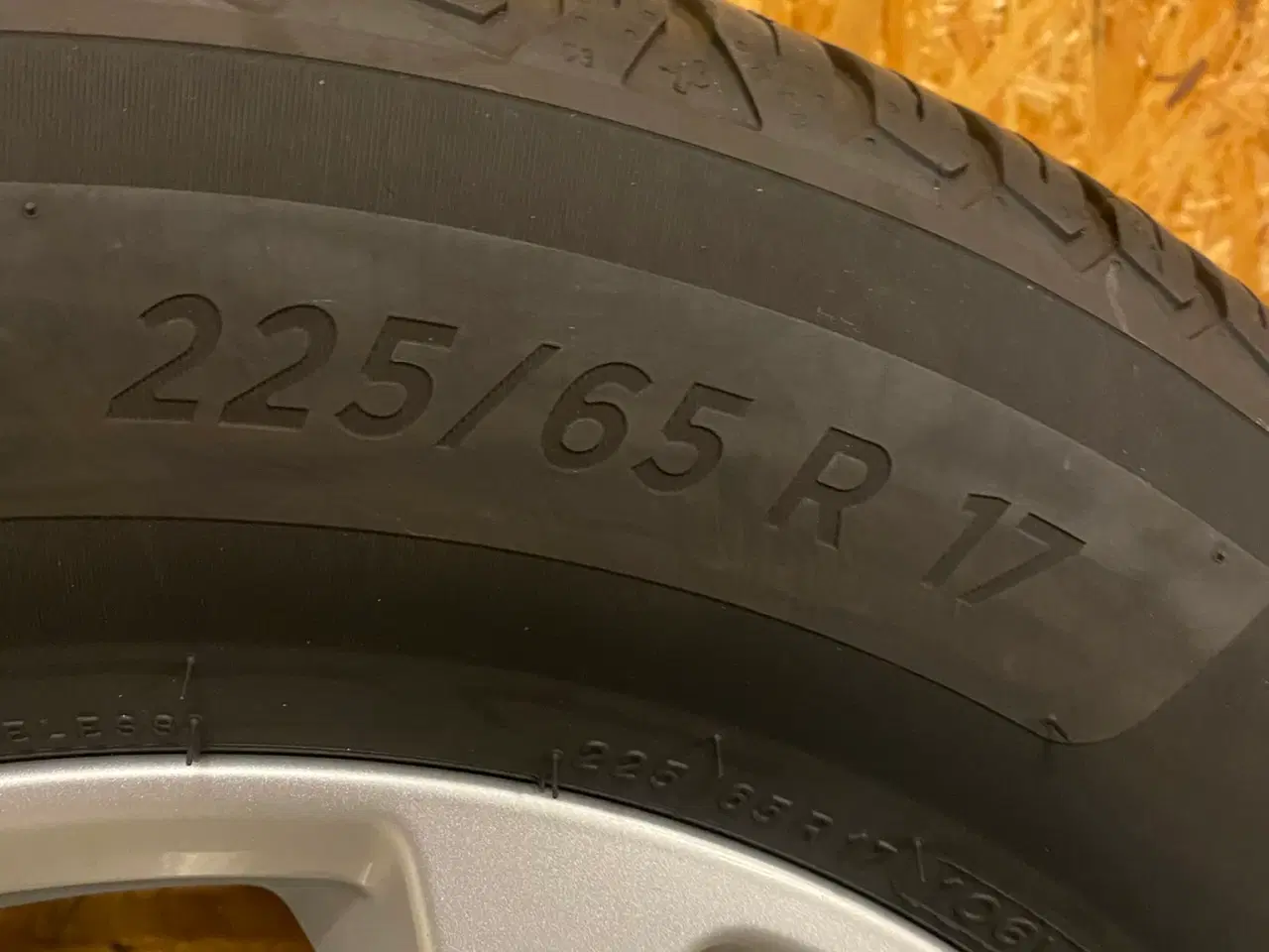 Billede 1 - Ford Kuga Original 17" med Michelin Helårsdæk