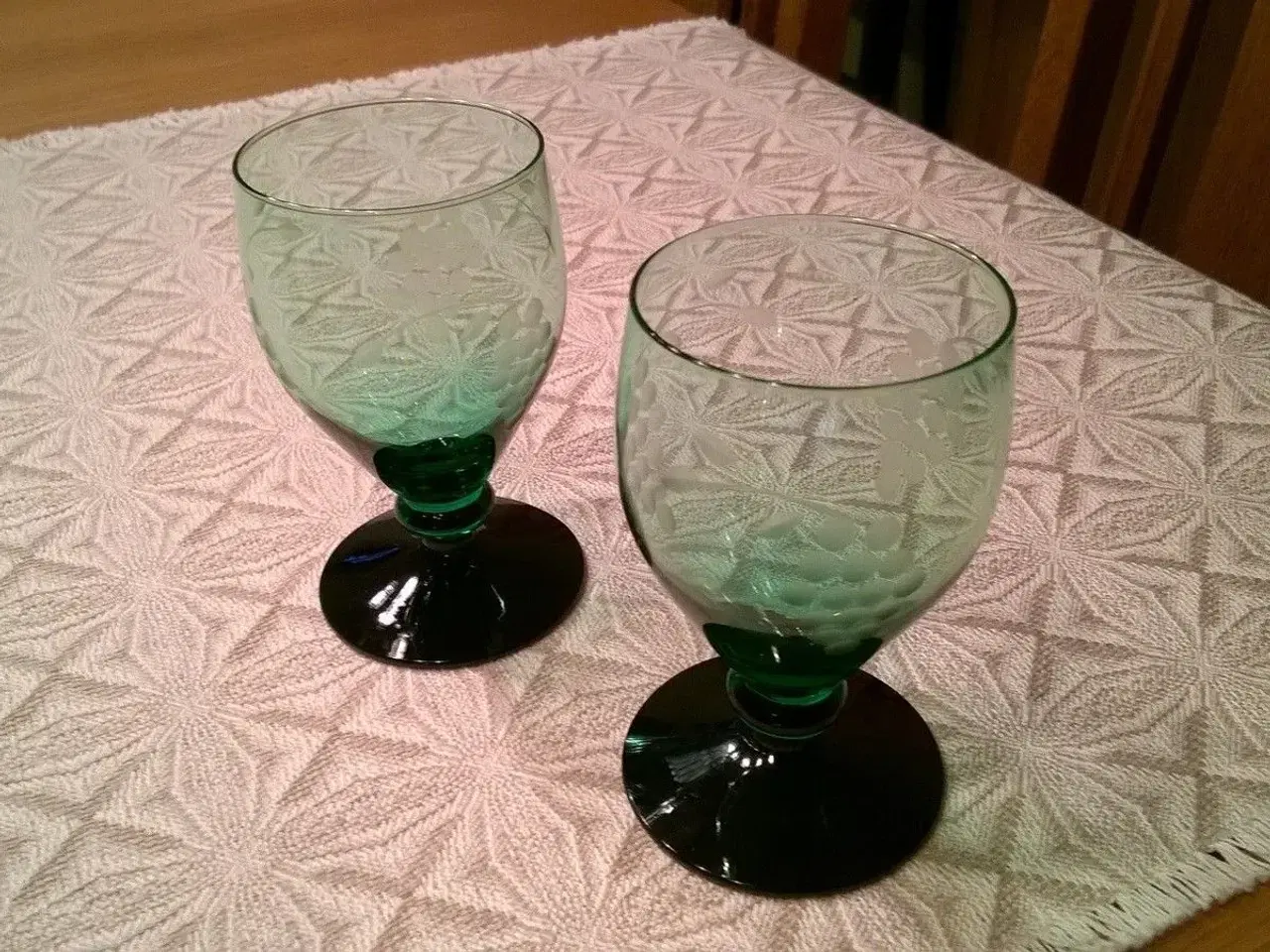 Billede 4 - Grønne vinglas med sort fod