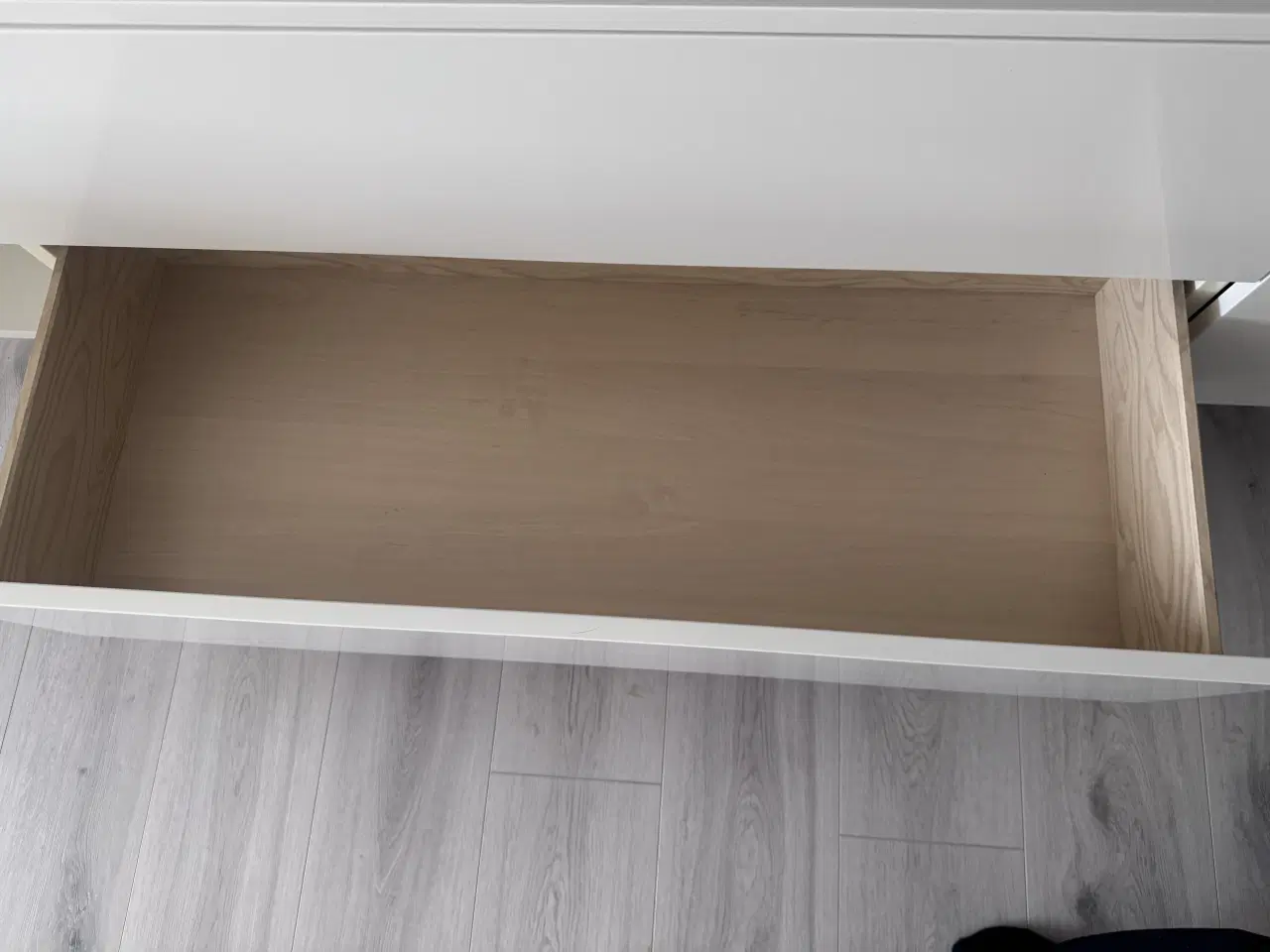 Billede 7 - Højglans hængeskænk – stilren (190 cm)