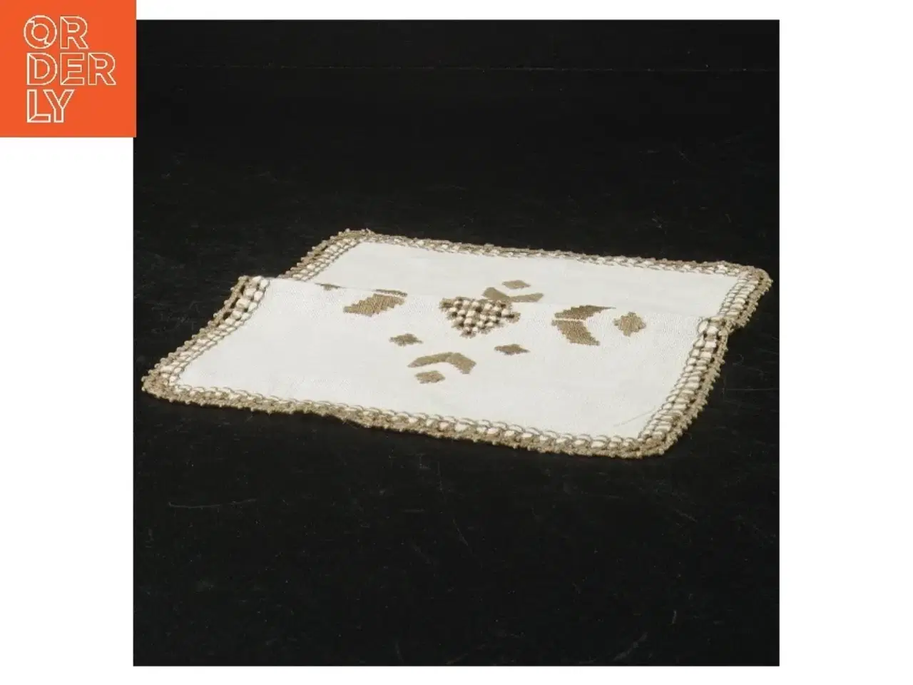 Billede 2 - Broderet lysedug (str. 16 cm)