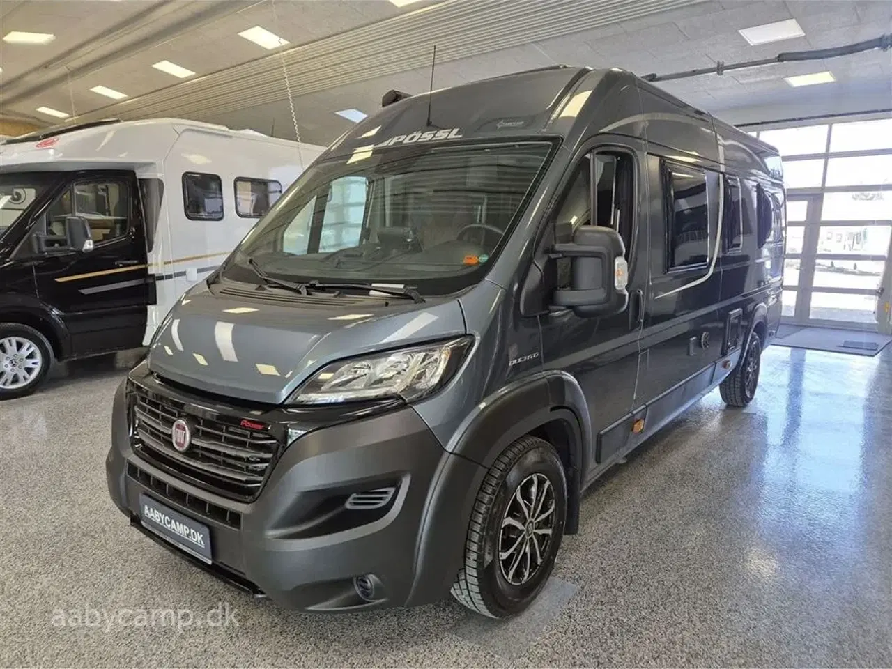 Billede 4 - 2020 - Pössl Roadcar R 640 Automatgear. 2x solceller. batteri. markise. duo-control. kompressor køleskab. undervognsbehandlet. helårsdæk. anhængertræk. soft close på bo-delsdør.