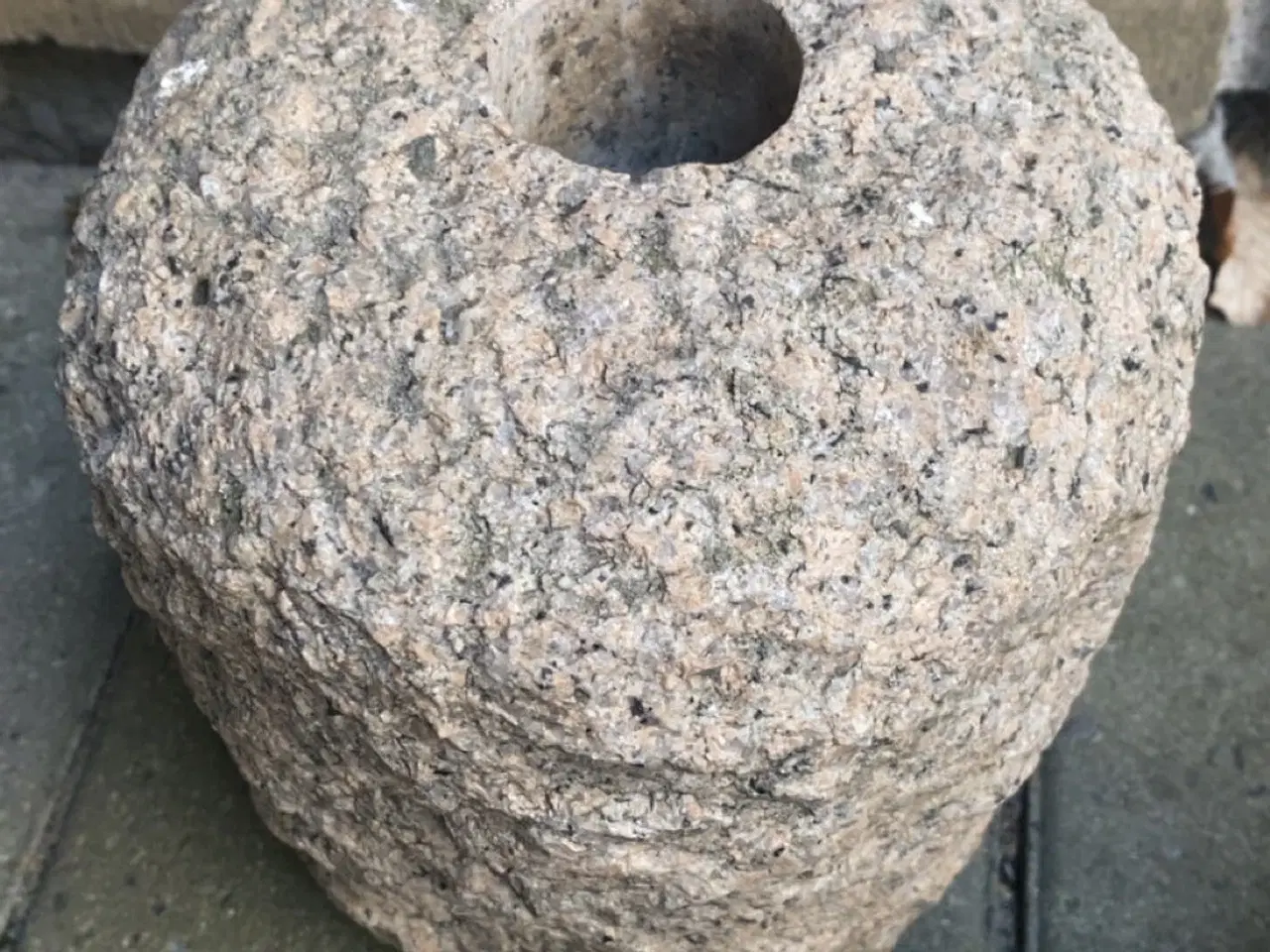 Billede 4 - Granit stenkrukke med hul i midten