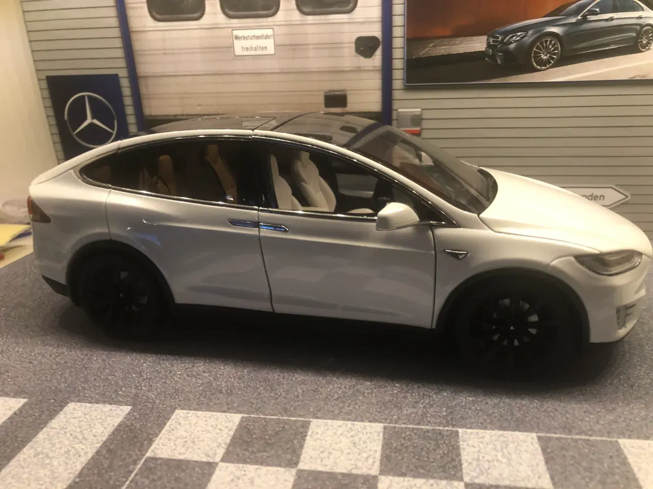 Billede 1 - 1:18 Tesla Model X p100