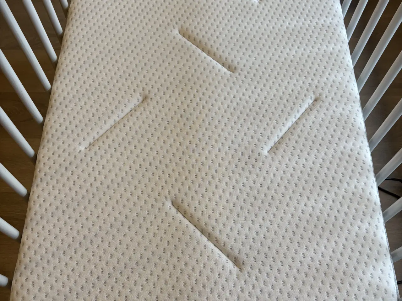 Billede 4 - Tremmeseng m/madras