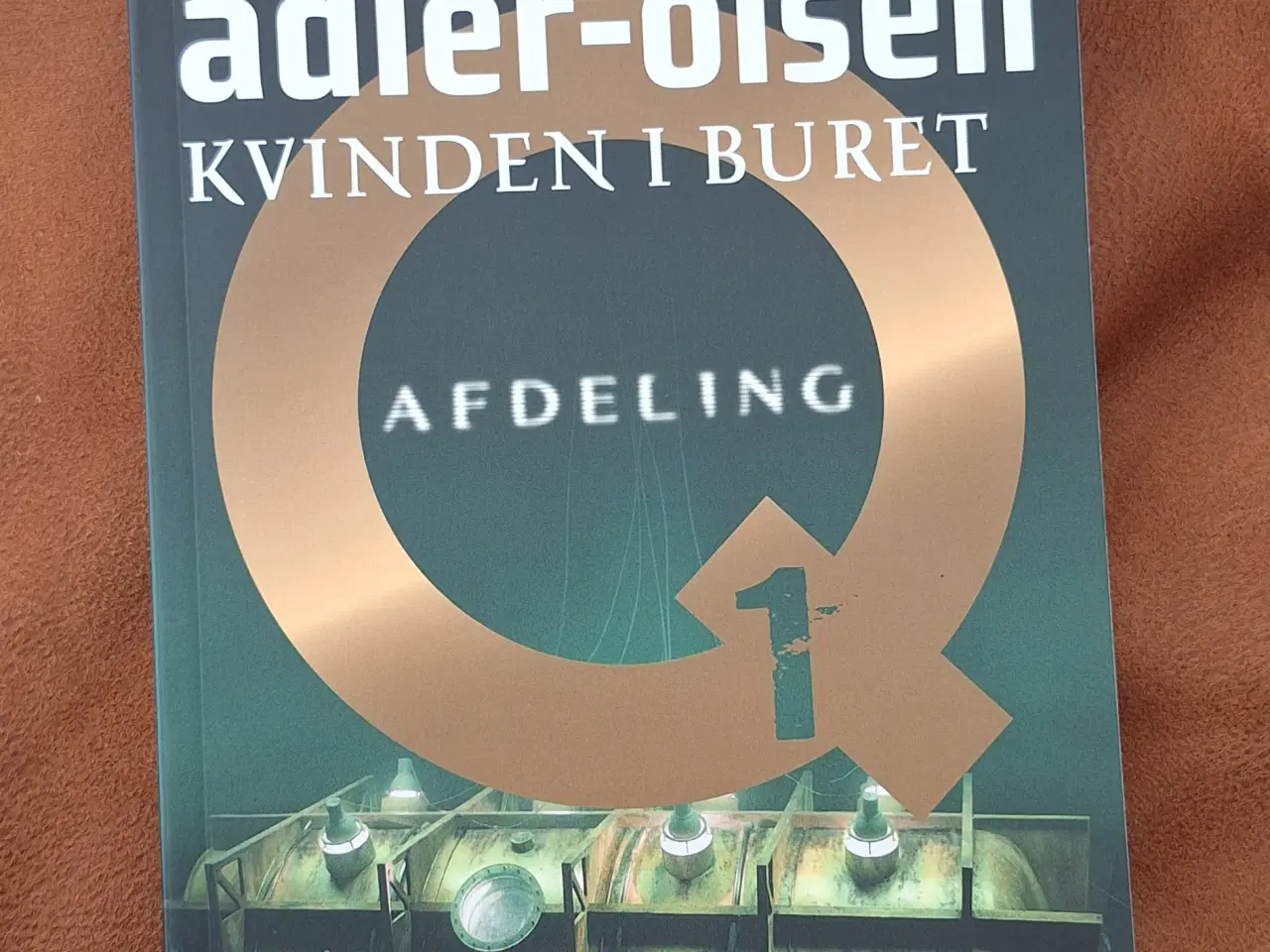 Billede 1 - Kvinden I buret 