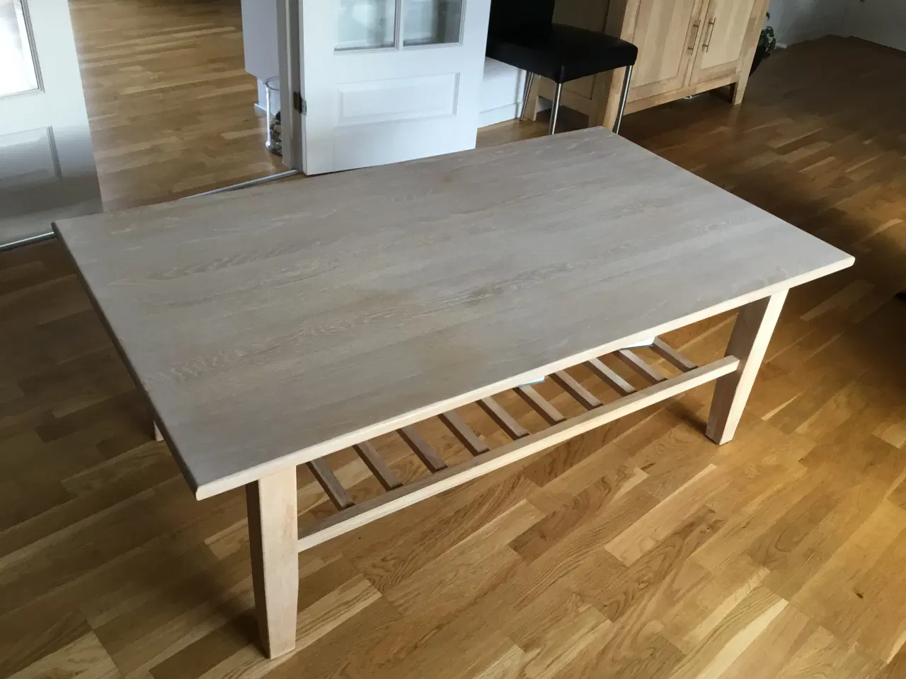 Billede 1 - Sofabord i massiv eg