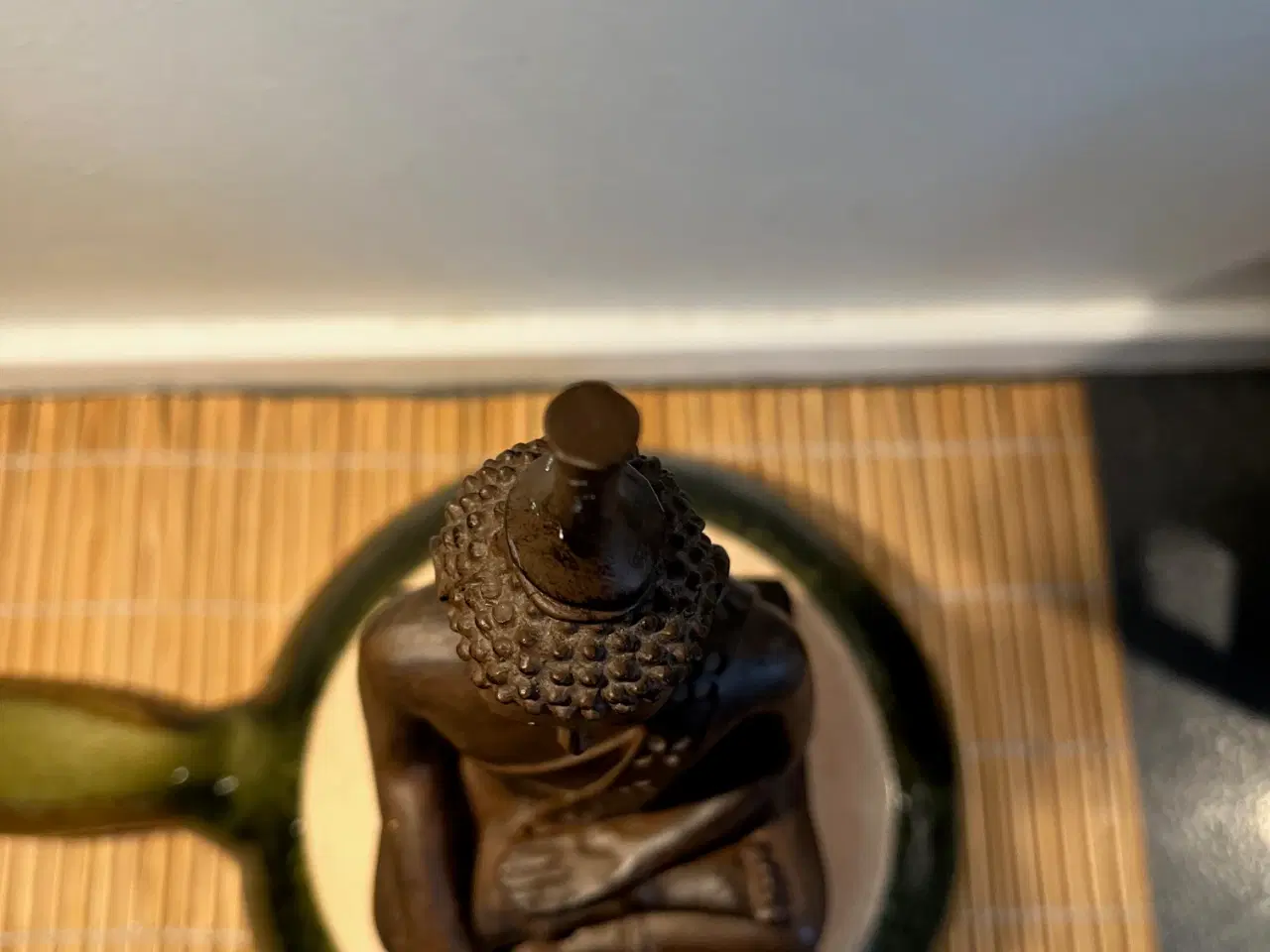 Billede 3 - Smuk, dekorativ Buddha-figur på detaljeret base 