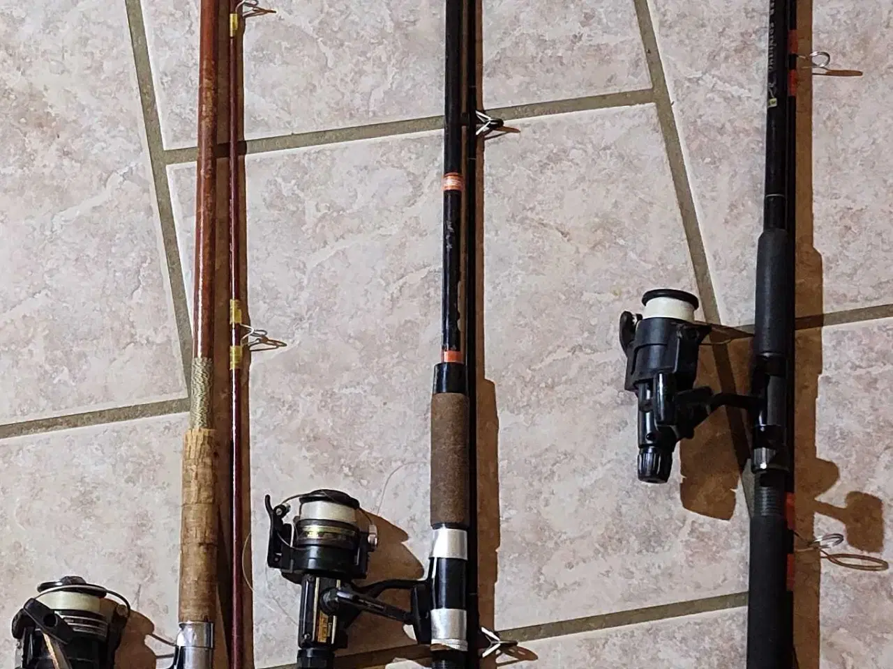 Billede 1 - 3 fiskestænger +  6 hjul.