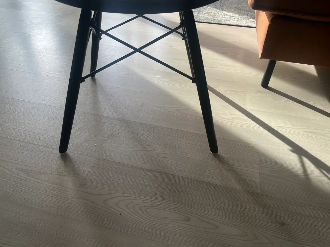 Billede 5 - Rundt spisebord med 6 ens stole