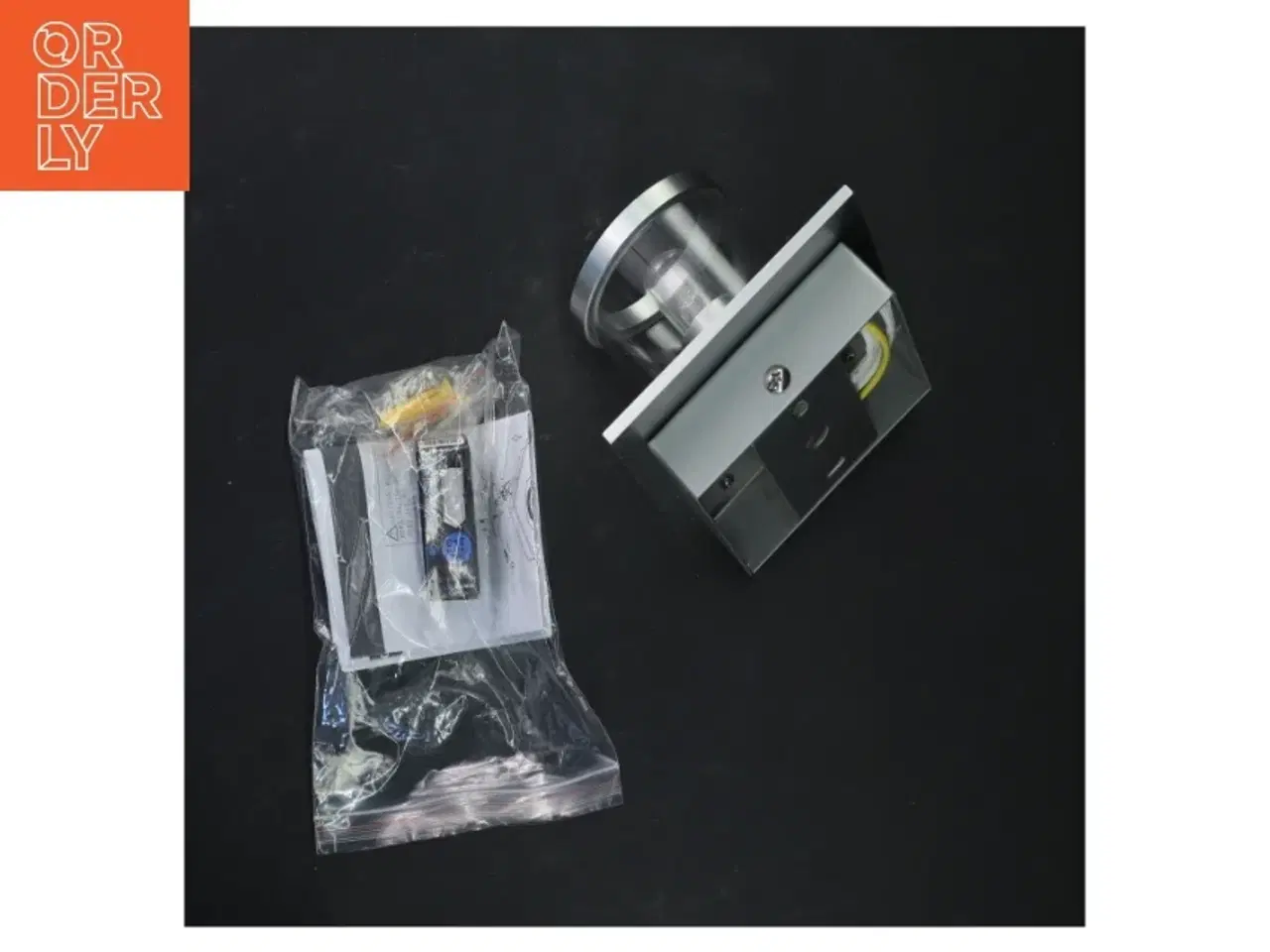 Billede 3 - Kvadratisk indbygningslampe fra Illumina (str. 10x11x11 cm)