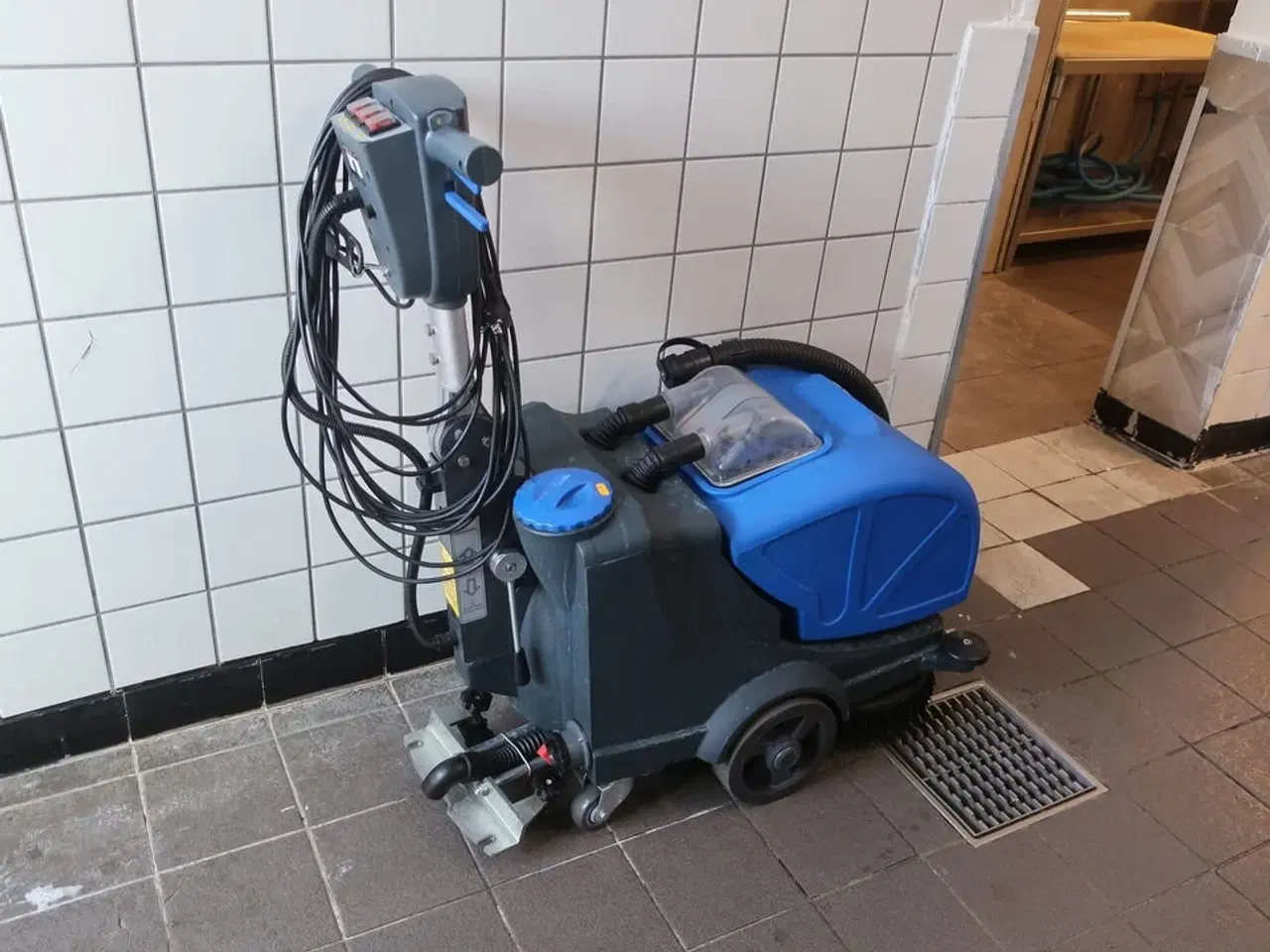 Billede 5 - Gulvvaskemaskine WIPEKET SWM30