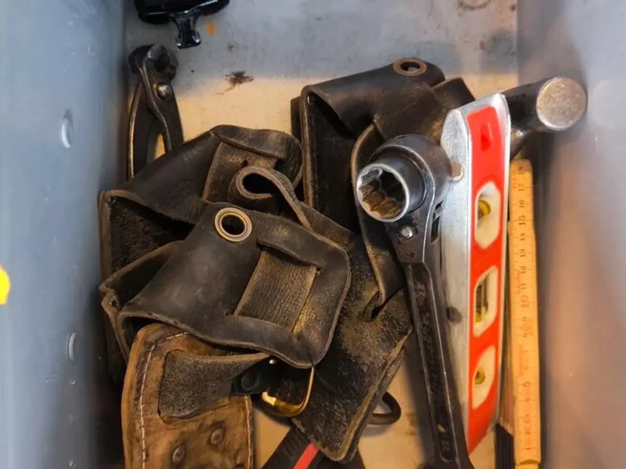 Billede 2 - Kasse m. sikringsgrej samt div.