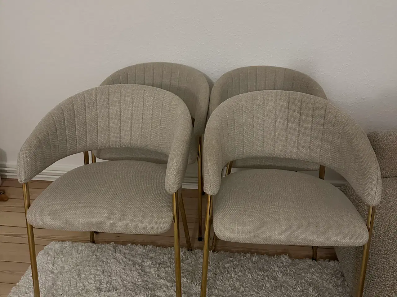 Billede 2 - Beige spisebordsstole 