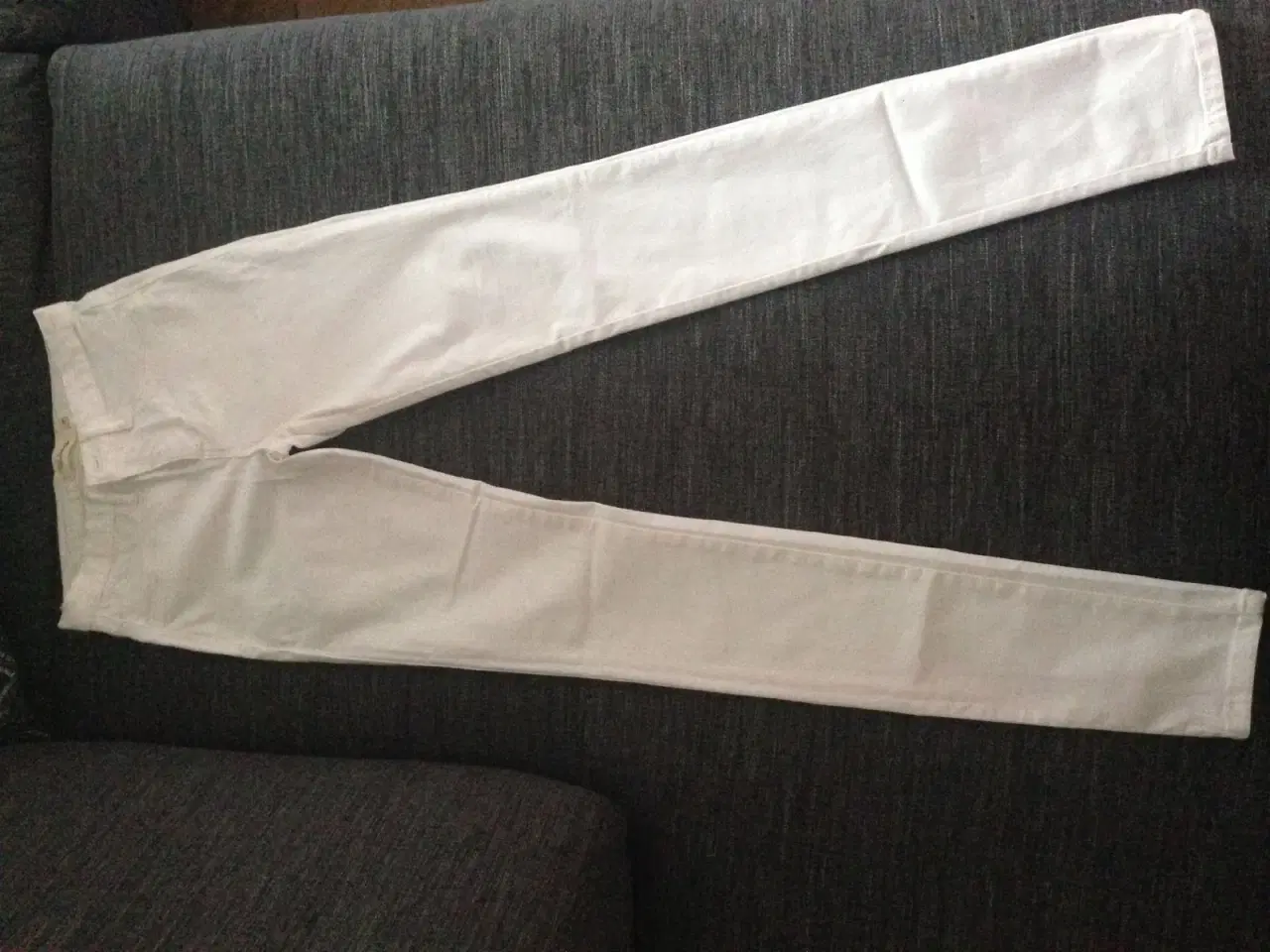 Billede 2 - Helt nye hvide bukser